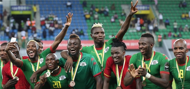 另一方紧盯 另一方紧盯