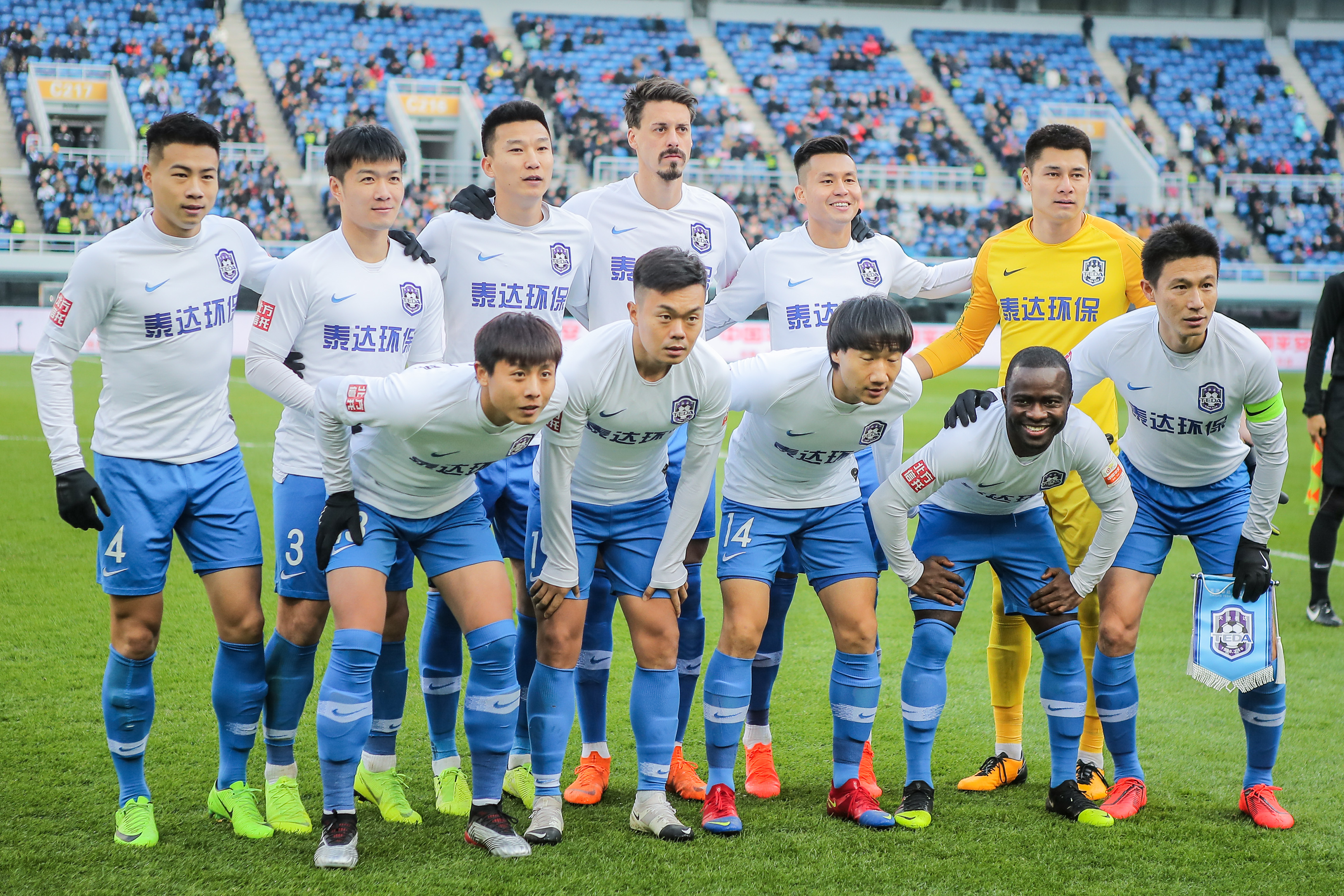 防守替换可
